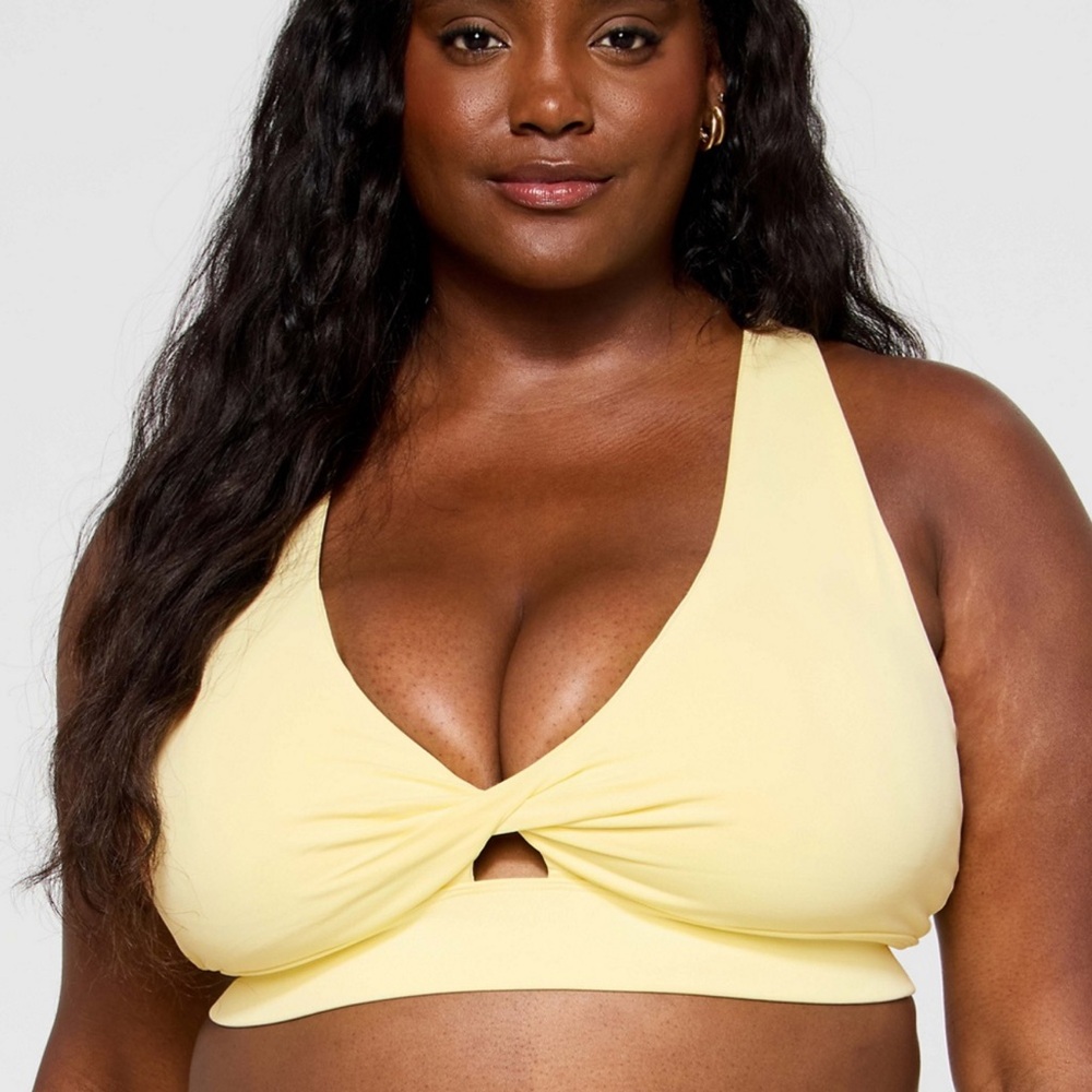 Fabletics Workout Set - Picture 3 of 8